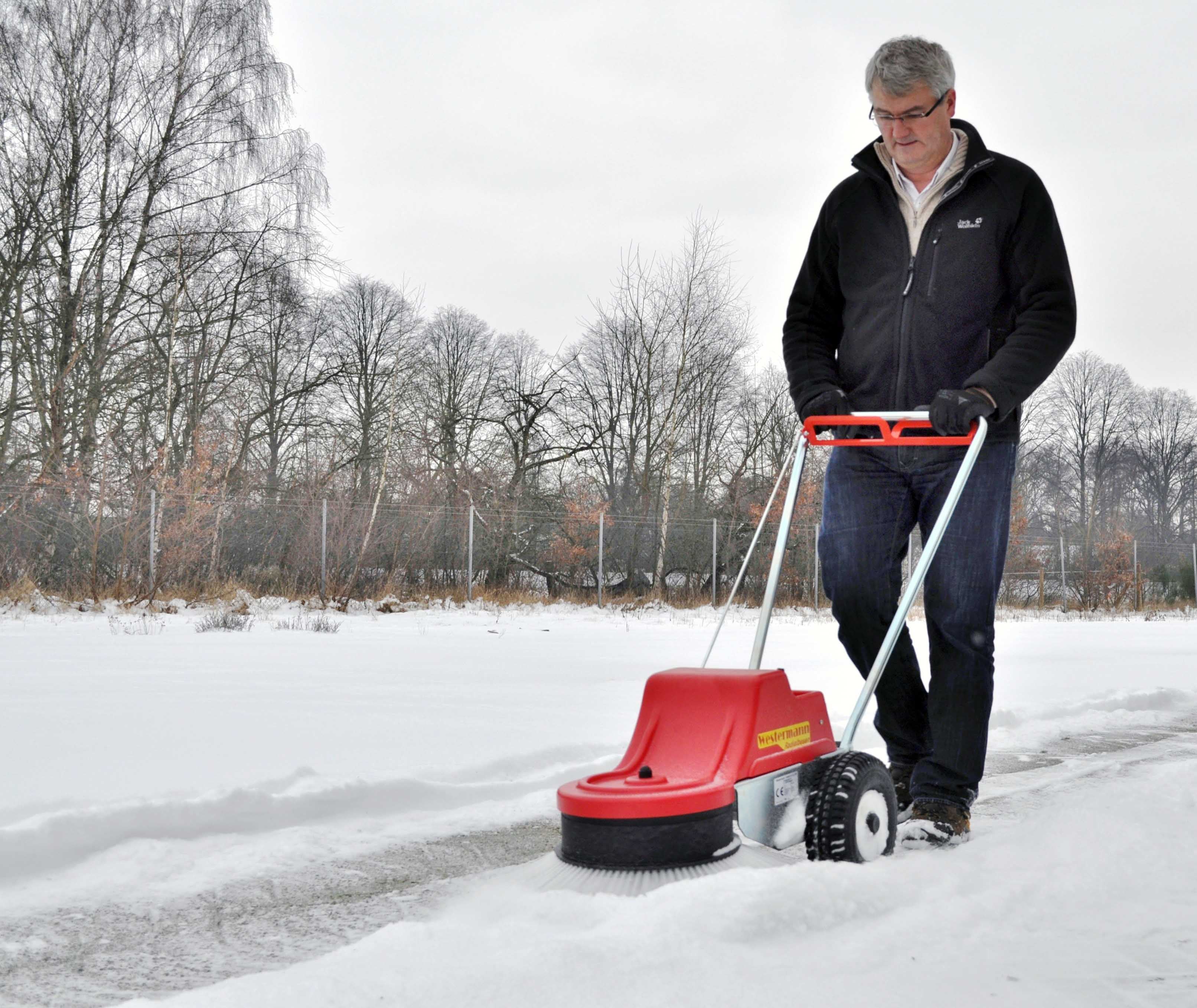 wr_650_akku_schneemByylRdzAMLpk wr_650_akku_schnee.jpg